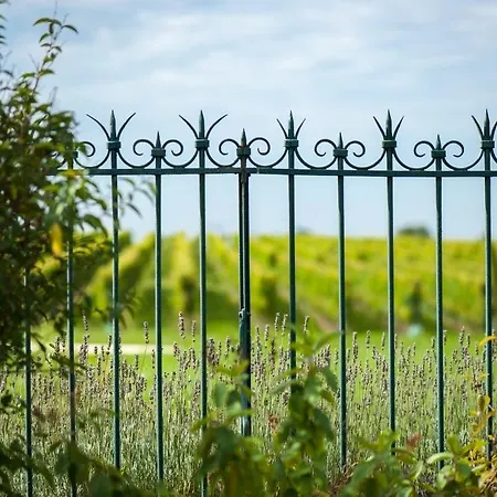 La Baronnerie Bed & Breakfast