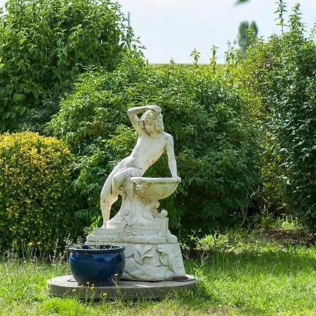 La Baronnerie Bed & Breakfast *